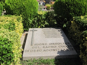 una delle tombe delle SS.Orsoline S.C.G.A. al cimitero di Prima Porta - Roma